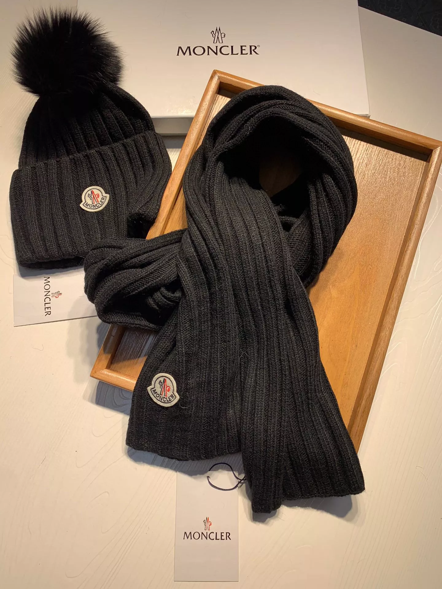 moncler hat and echapres set s_127ab122